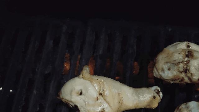 실시간 싱붕이 닭다리바베큐 굽는데 이새끼뭐임?