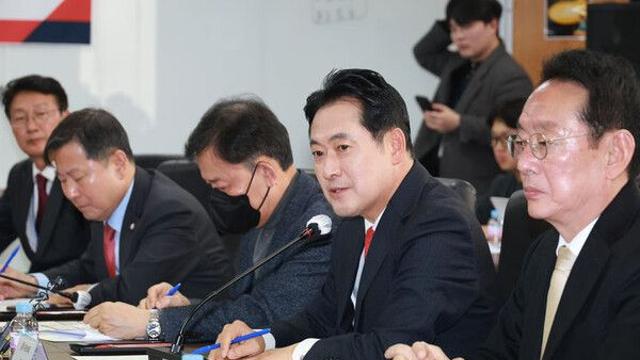 장동혁, 중견기업인 만나 