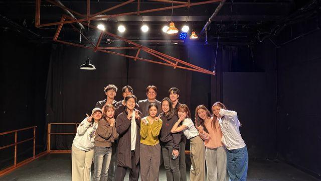 판타지 보이즈 김우석, 연극 ‘낭만은 신기루’로 첫 연기 도전…”함께 해 영광”