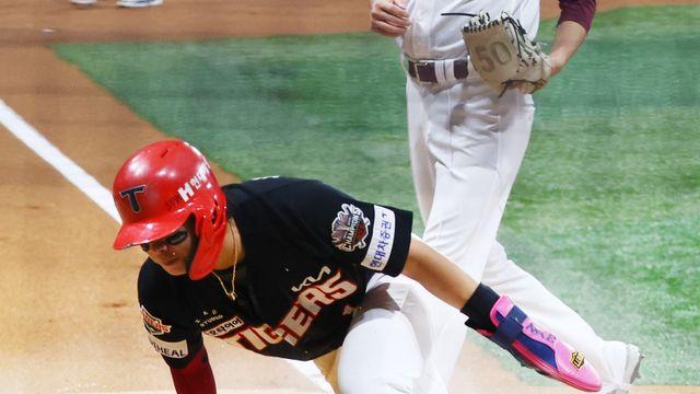 ‘FA 최대어’ 박찬호, 두산행 가까워졌다…4년 80억 원 규모, 올 겨울 FA 계약 1호 탄생?