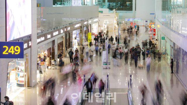 인천공항 캐리어서 발견된 ‘14억’ 돈다발…“수건에 감싸”