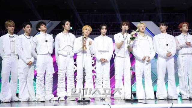 싸이커스, 베스트 아티스트 10 수상 “행복 깨닫게 해준 로디에 감사” [2025 KGMA]