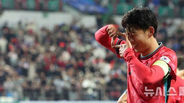 손흥민, 환상 프리킥 골로 홍명보호 구출…역대 최다골까지 '-4'(종합)