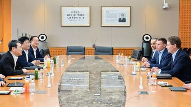 트윈스만의 기적 아니었다...'원 팀 LG' 벤츠라는 럭셔리 훈장을 받다