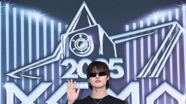 [2025 KGMA] 우즈, 베스트 메모리 수상…