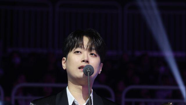 “♥으로 아껴줘 감사”…이찬원, 베스트 아티스트 10까지 ‘3관왕’ [2025 KGMA]