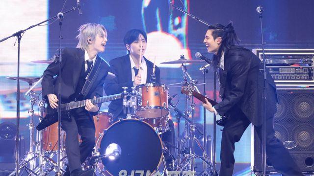 엑스디너리 히어로즈, 폭발적 밴드 사운드…떼창 부른 강렬 퍼포먼스 [2025 KGMA]