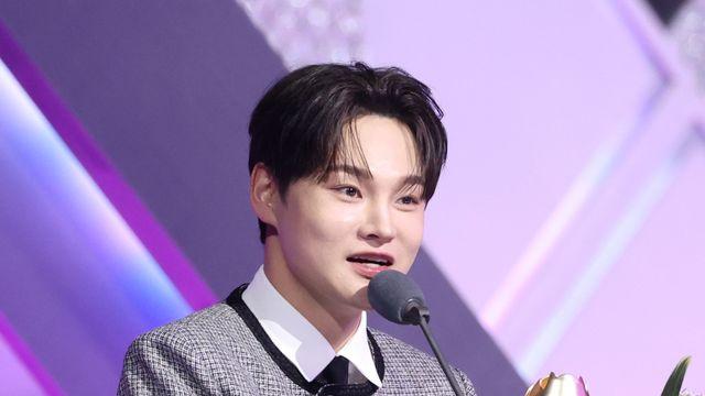 박서진, 베스트 트롯 퍼포먼스 수상…”뜻깊은 상 감사, 열심히 할 것” [2025 KGMA]