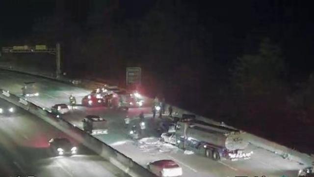 [속보] 서울문산고속도 성라산터널 인근서 8중 추돌…4명 중경상