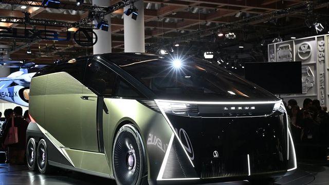 “렉서스의 기품 사라져” vs “새로운 럭셔리의 시작” 논란의 중심에 선 LS