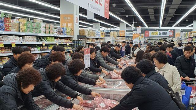 싸서 즐겨먹었는데…평소보다 가격 20% 급등해 비상 걸린 '필수 식재료'