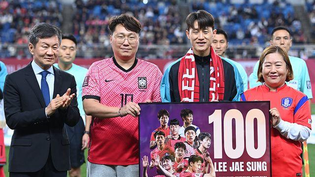 韓 축구, 또 하나의 레전드 탄생했다…'A매치 100경기' 이재성, 국대 데뷔했던 대전서 기념식 진행 [대전 현장]