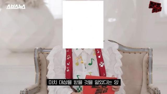 너무 폭죽을 격하게 터뜨려버린 연말 시상식 무대