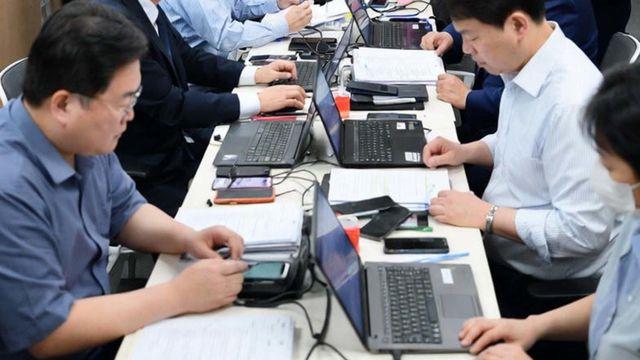 '내란 동조 공무원 색출... 휴대폰도 조사' 두고 논란 일파만파 확산