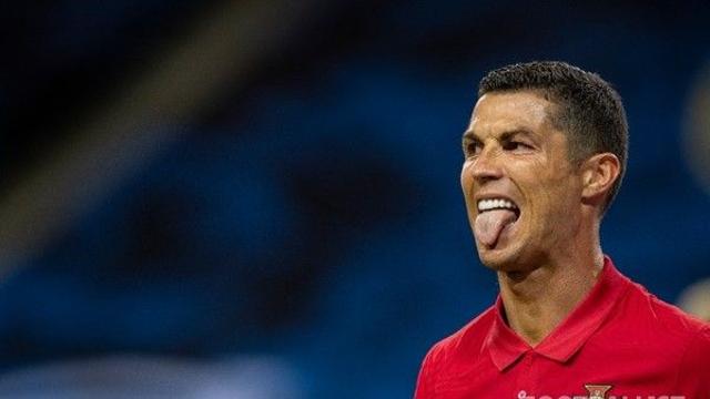 호날두, 경기 중 팔꿈치 휘둘러 퇴장… ‘폭력 행위 징계’로 월드컵 본선까지 출전 정지?