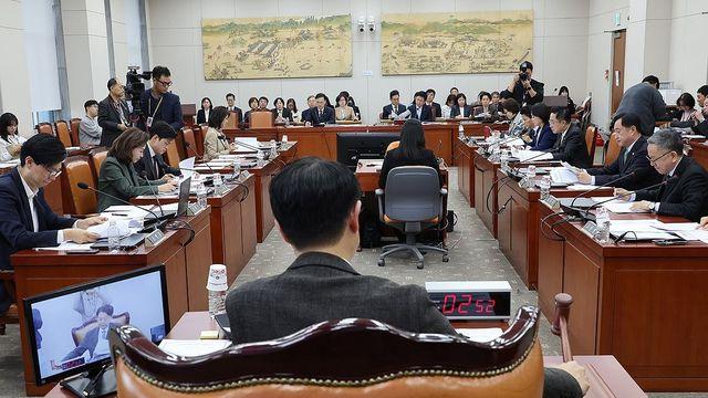 교육위, '김건희 논문 부실검증 의혹' 국민대 윤리위 수사 의뢰