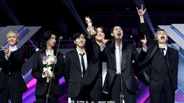 엑디즈, 베스트 아티스트 10 수상… “세계 최고 밴드 되는 날까지” [2025 KGMA]