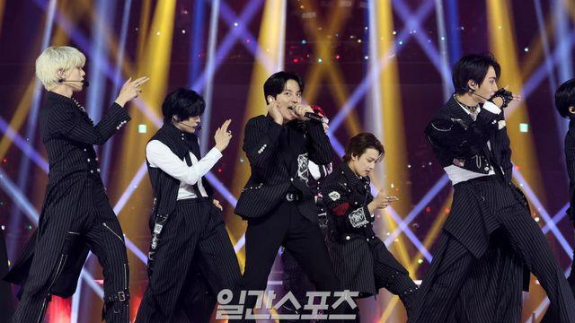 에이티즈, ‘인 유어 판타지’ 등 6곡 열정적 무대 완성 [2025 KGMA]