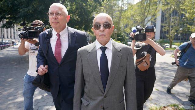 트럼프, '투자정보 유출' 토트넘 홋스퍼 전 구단주 사면