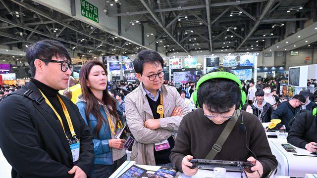 “방준혁, 지스타 2025 전격 점령… 유저 줄에 직접 서며 ‘현장 승부’ 선언”