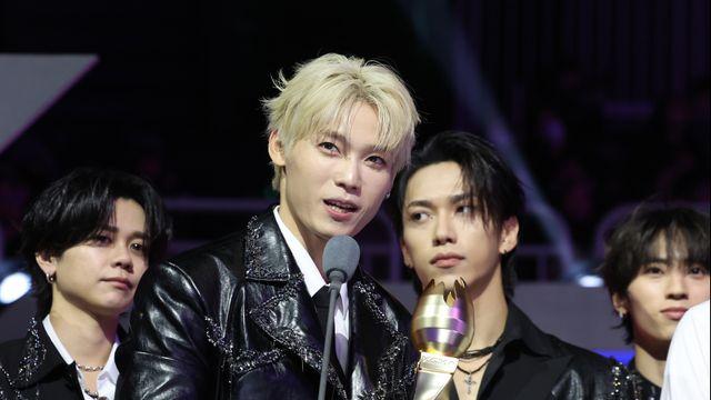 INI, K팝 해외 아티스트 수상 “무대 설 수 있어 감사”…4개국어 소감 [2025 KGMA]