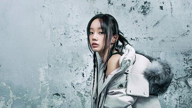 겨울을 입은 혜리, 손수 보여주는 패딩의 정석 [화보]