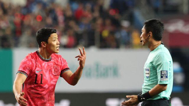 ‘차이고 또 차인’ 황희찬 “강인이도 그렇고... 심판이 관리해 줬다면”