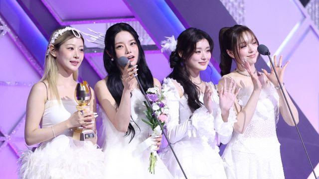 피프티피프티, 베스트 아티스트 10 수상 “팬들 덕분...하나 얼른 낫길” [2025 KGMA]