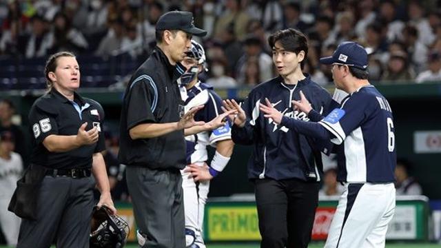 ML 구심 황당 오심→한일전 10연패 수렁…류지현 감독 쓴웃음 