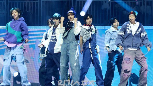 H.O.T·빅뱅·BTS·스트레이 키즈 무대, 5세대 루키가 다시 썼다 [2025 KGMA]