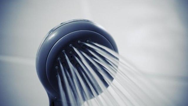 공용 샤워실서 맨발로 씻지 마세요…‘세균 득실’