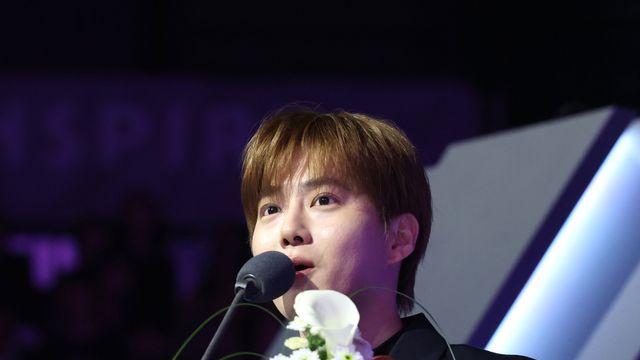 수호, 베스트 뮤직 10 수상 “엑소와 엑소엘 덕분…이 자리에 설 수 있어” [2025 KGMA]