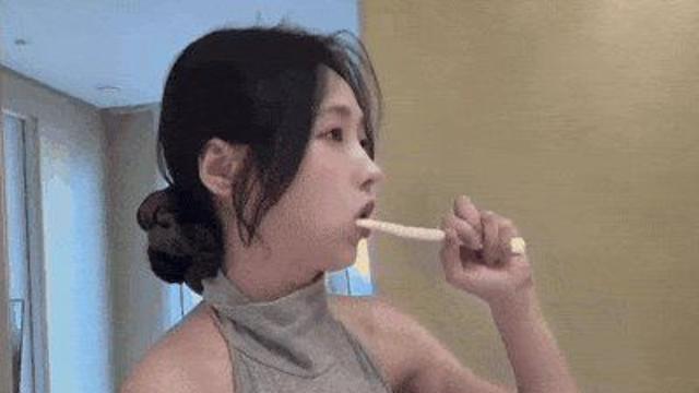 여자친구 자세 교정해주는 남친