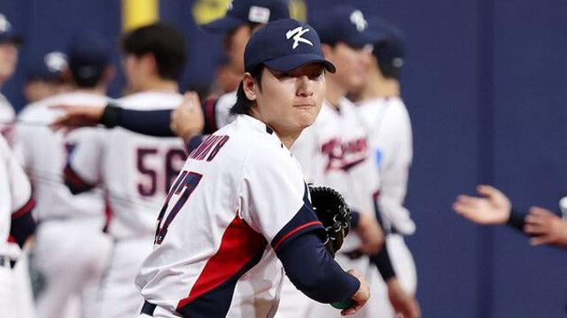 '한일전 선발 중책' 곽빈, 3⅓이닝 3실점 '흔들'…4회 연속 안타 허용