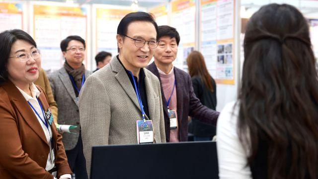 ‘경기교육연구 페스타’ 성황... 임태희 교육감 “옳은 길, 학생성장과 연결해야”