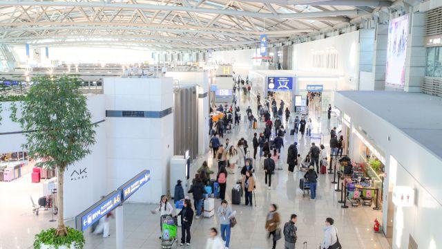 캐리어에 '14억 돈다발' 출국하려던 男…세관 걸리니 