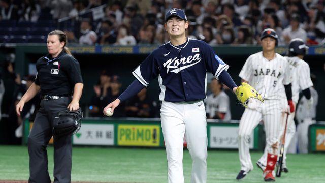 9볼넷 내주며 자멸한 마운드...한국, 졸전 끝에 일본전 10연패