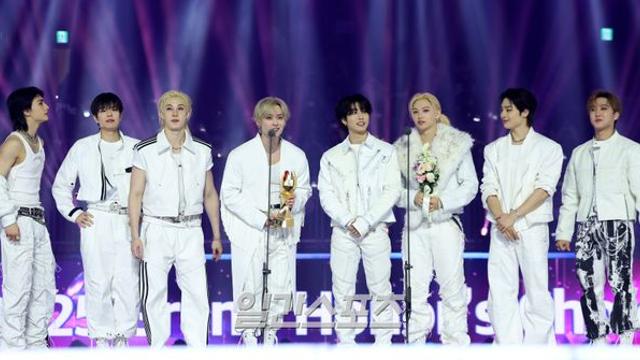 스키즈, 그랜드 아너스 초이스상 ‘4관왕’...“모든 힘은 스테이서 나와” [2025 KGMA]