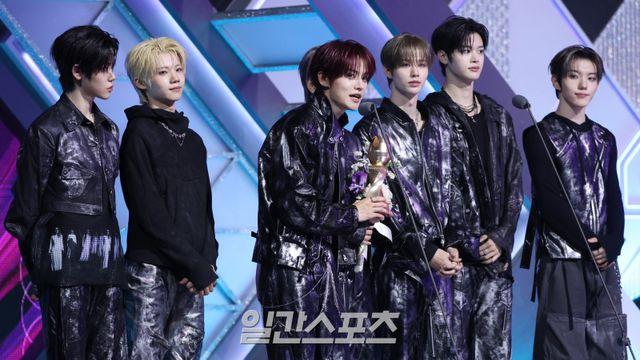 클로즈 유어 아이즈, IS 루키 수상 “연습생에서 1년 만에…클로저 덕” [2025 KGMA]