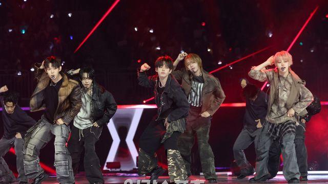 아홉, 빅뱅 삼켰다…리스펙 담은 ‘뱅뱅뱅’ 커버 [2025 KGMA]