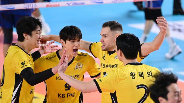 비예나·나경복 쌍포 42점 합작...KB손보, 삼성화재 꺾고 단독 1위 탈환