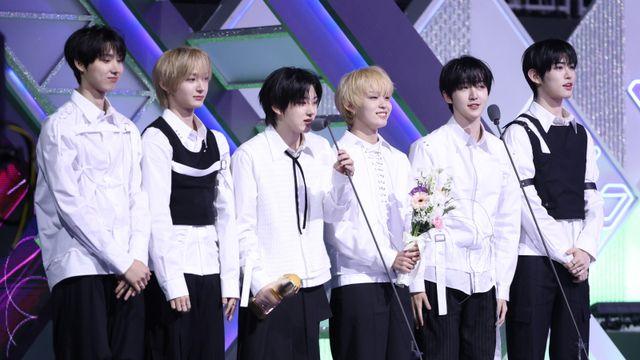 킥플립, IS 라이징스타상 “데뷔 300일…아마루! 축하해” [2025 KGMA]