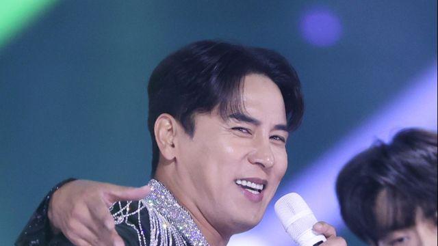 장민호, 부드러움과 카리스마 빛났다…세대 아우른 흥 폭발 [2025 KGMA]