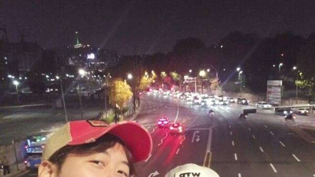 장윤정♥도경완, '95점짜리 하루' 공개… 집 앞 외식 후 밤 산책 '편안하고 행복한 일상' 공유