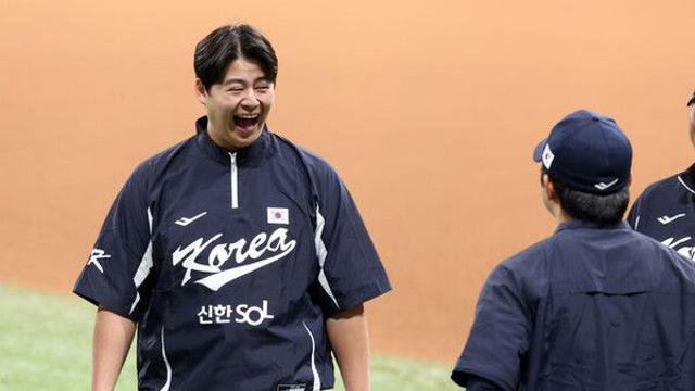 노시환, 한일전 1차전 4번 타자 3루수로 선발 출격…리드오프 신민재