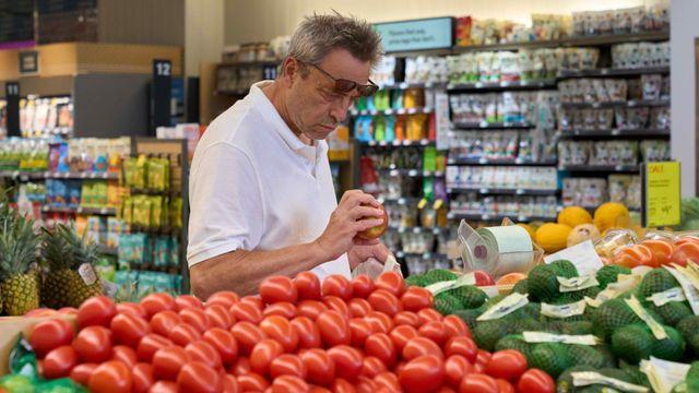 트럼프, 커피·바나나·소고기 등 일부 식료품 관세 백지화