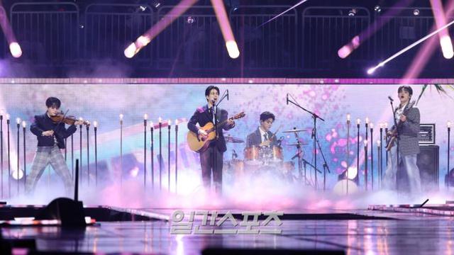 루시, 자유로운 영혼들…‘사랑은 어쩌고’→‘개화’ 열창 [2025 KGMA]