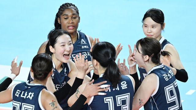 '모마 24점' 한국도로공사, 현대건설 꺾고 7연승 선두 질주(종합)