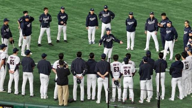 '태극기 연상' 논란 일본축구협회 홍보물→바로 이어지는 야구 한일전, 스포츠팬 시선은 도쿄로