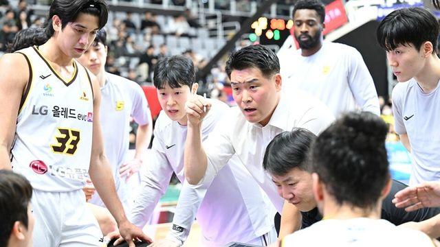 '단독 1위' 조상현 LG 감독 